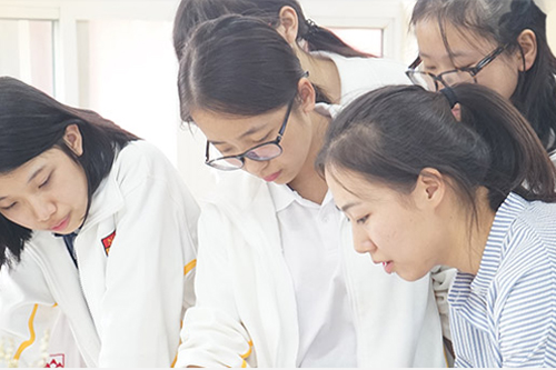 國際學校高中生學習壓力大，愛迪高中部老師這樣指導
