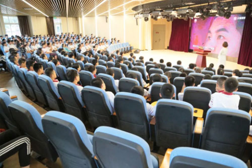 國際學(xué)校和普通學(xué)校相比，上小學(xué)怎么選呢？